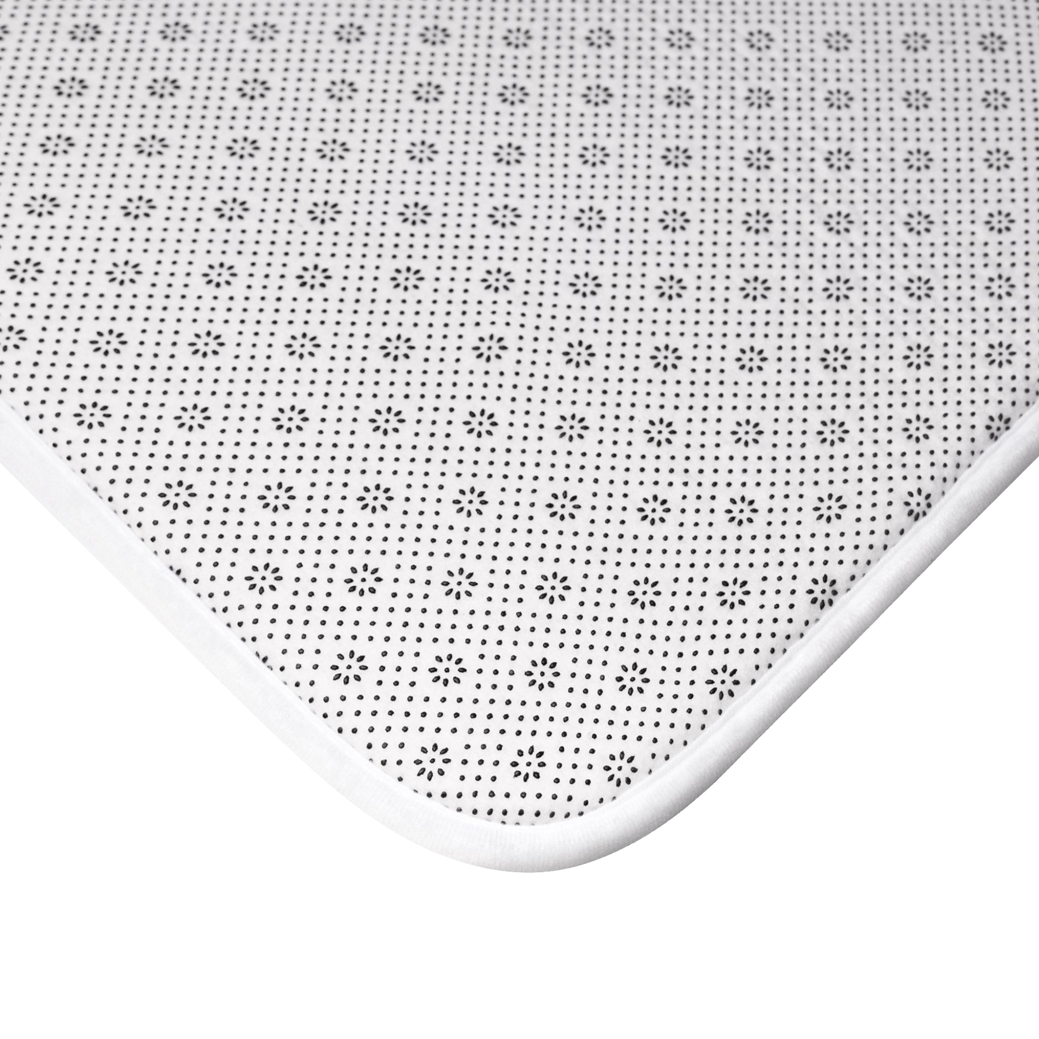 Bath Mat With Bold "Jamaica" Print.